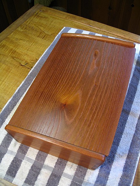 Waist-Hip Grain Pattern in Wood